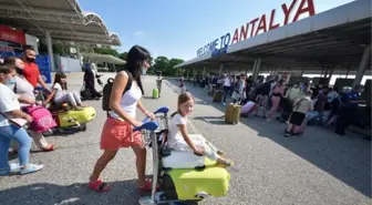 Antalya'ya gelen turist sayısı 4 milyonu aştı, 15 günde 1 milyon kişi geldi