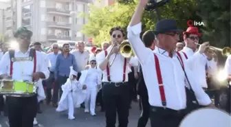 Dursunbey Belediyesi'nden 41 çocuğa sünnet şöleni