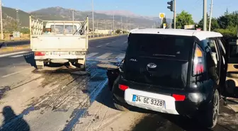 Konya'da kamyonet ile otomobilin çarpışması sonucu 8 kişi yaralandı