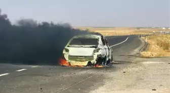 Mardin'de seyir halindeki otomobil yandı