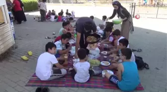 Çocuklar ağızlarında yumurta taşıdı, halat çekme yarışı yaptı