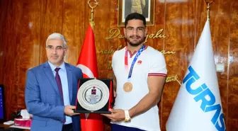Son Dakika | Tokyo 2020'de bronz madalya kazanan Taha Akgül, TÜRASAŞ'ı ziyaret etti