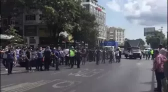 NAKLİYECİLER ORDU CADDESİ'NİN TRAFİĞE KAPATILMASINI PROTESTO ETTİ