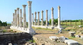 Soli Pompeipolis Antik Kenti kazılarında gök bilimci ve şair Aratos'un anıt mezarının geçidine ulaşıldı