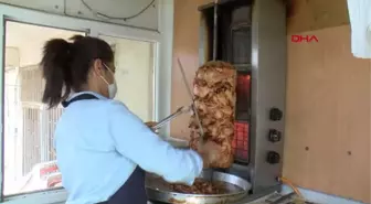 MARDİN'İN TEK KADIN DÖNER USTASI AİLEME KATKI OLSUN DİYE TEZGAH BAŞINA GEÇTİM