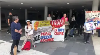 STOCKHOLM - Julian Assange destekçileri İsveç'te protesto gösterisi düzenledi