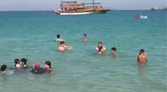 Mersin'de vatandaşlar sahillere akın etti