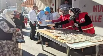 Türk Kızılay Diyarbakır Şubesi 5 bin kişiye aşure ikramında bulundu