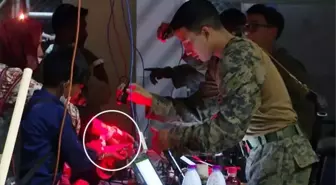 Kabil'den tahliye edilen kişilere ABD askerleri barkodlu bileklik taktı