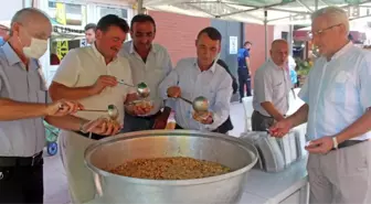 BAŞKANIMIZ GÜNDOĞDU, ESNAF VE VATANDAŞLARA AŞURE İKRAM ETTİ