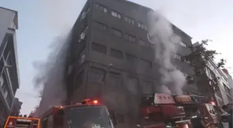 İSTANBUL-KAĞITHANE'DE AMBALAJ FABRİKASINDA YANGIN