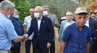 Kılıçdaroğlu, Marmaris'teki yangında ölen Şahin Akdemir'in ailesini ziyaret etti (2)