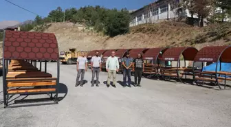 Pozantı Belediyesinin ürettiği kameriyelerin mahallelere dağıtımı başladı