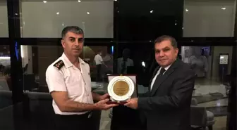 Vali Işık, İl Jandarman Komutanı Albay Şahin'e veda yemeği verdi