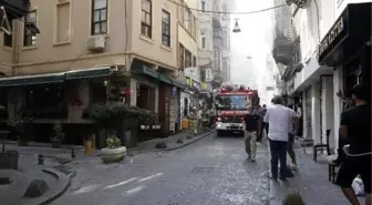 BEYOĞLU'NDA DAR SOKAKLAR VE UYGUNSUZ PARKLAR NEDENİYLE YANGINA GECİKMELİ MÜDAHALE