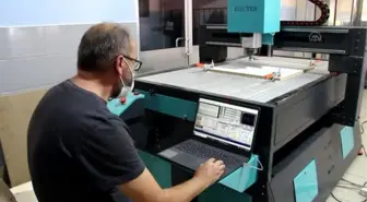 Meslek lisesi öğrencileri okullarında CNC makinesi üretti