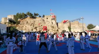 Eğirdir'de 320 sporcunun katılımıyla Taekwondo Zafer Kupası heyecanı