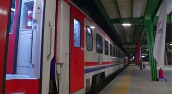 AFYONKARAHİSAR - Ankara'dan 99 gençle yola çıkan Zafer Treni Afyonkarahisar'a geldi