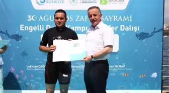 Marmara Denizi'nde 'Zafer Dalışı' yaparak Türk bayrağı açtılar