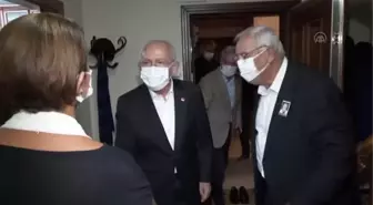 Kılıçdaroğlu'ndan Yeniçağ Gazetesi Ankara Temsilcisi Orhan Uğuroğlu'na taziye ziyareti