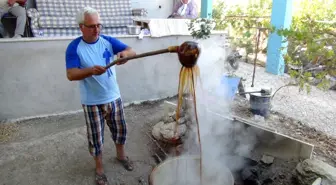 Mersin'de harnup pekmezi yapımına başlandı