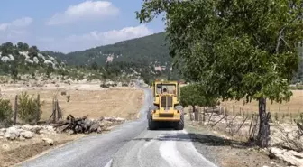 Büyükşehir'den Tarsus'un Kuşçular, Emirler ve Eminlik Grup Yolunda Yenileme Çalışması