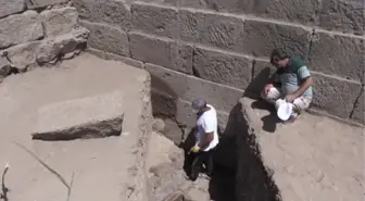 'Eski Ahlat Şehri' kazılarında 5 bin yıllık höyük tespit edildi