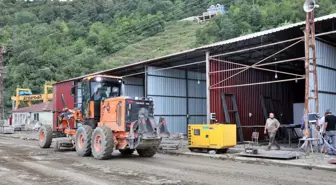 Son dakika haberleri... Sel felaketinin yaşandığı Ayancık'ta esnafa geçici hizmet verebilecekleri iş yerleri inşa ediliyor