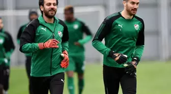 Bursaspor altyapısında da kalecilik yapan ünlü oyuncu Erkan Kolçak Köstendil futbola geri döndü