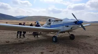 Konya'da yakıtı azalan tek motorlu uçak tarlaya zorunlu iniş yaptı