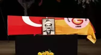 Sinema ve tiyatro sanatçısı Ferhan Şensoy için Ses Tiyatrosu'nda tören düzenlendi