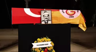 Sinema ve tiyatro sanatçısı Ferhan Şensoy için Ses Tiyatrosu'nda tören düzenlendi