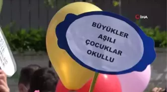 Veliler ve öğretmenler aşıya koştu