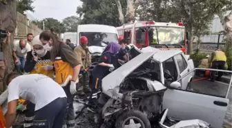 Son dakika haberi: BAKIRKÖY'DE KAZA SONRASI CADDE SAVAŞ ALANINA DÖNDÜ: 4 YARALI