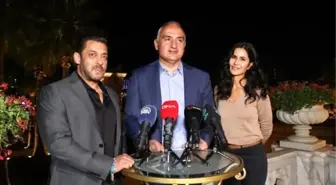 Son dakika gündem: BAKAN ERSOY, BOLLYWOOD SİNEMASININ YILDIZLARINI ÇIRAĞAN SARAYI'NDA KONUK ETTİ