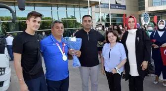 Milli Sporcu Korkmaz Biga'da coşkuyla karşılandı