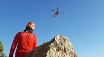 TEKLİ UÇUŞ YAPAN YAMAÇ PARAŞÜTÇÜSÜ, ALANYA KALESİ ETEKLERİNE ÇAKILDI