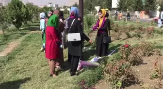 Afganistan'ın başkenti Kabil'de kadınlar hakları ve özgürlükleri için gösteri düzenledi