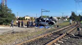 Son dakika haberi: Güvenlik kamerası - Yük treni işçileri taşıyan minibüse çarptı: 6 ölü, 7 yaralı (2)