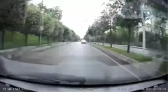 ÜMRANİYE'DE KALDIRIMDAKİ YAYANIN KIL PAYI KURTULDUĞU KAZA ANI ARAÇ KAMERASINDA