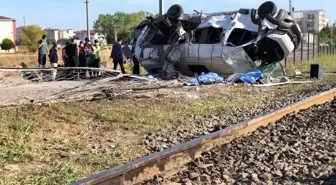 Son dakika haber | Yük treni işçi servisine çarptı: 4 ölü, 3'ü ağır 8 yaralı