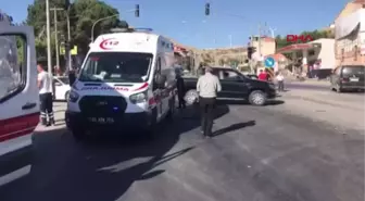 AMBULANSLA OTOMOBİL ÇARPIŞTI