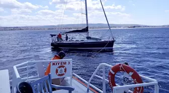 Çanakkale Boğazı'nda yakıtı biten yelkenli kurtarıldı