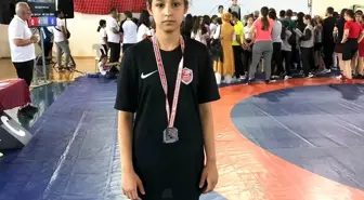 Kepez Belediyesi Güreş takımı sporcusu Elif, milli takım kampına davet edildi