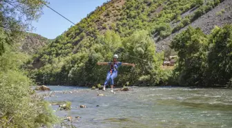 Munzur Çayı üzerine kurulan 'zipline' adrenalin tutkunlarının vazgeçilmezi oldu