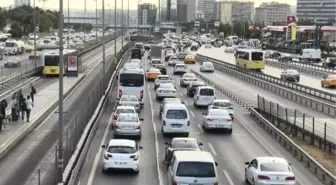 OKULLARIN AÇILDIĞI İLK GÜN İSTANBUL'DA AKŞAM TRAFİĞİ VE TOPLU TAŞIMADA SON DURUM