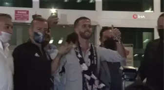 Miralem Pjanic'e taraftarlardan coşkulu karşılama