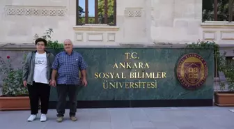 59 yaşında üniversite kazanan emekli imam, kaydını oğluyla birlikte yaptı