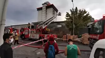 Beylikdüzü'nde bir iş yerinde çıkan yangın söndürüldü