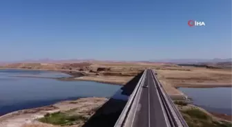 Hirfanlı Barajı'nda sular kuraklığın etkisiyle çekildi